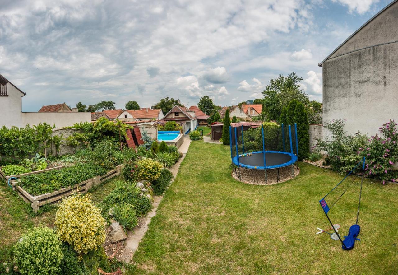Malovany Dvorecek Dolní Dunajovice エクステリア 写真