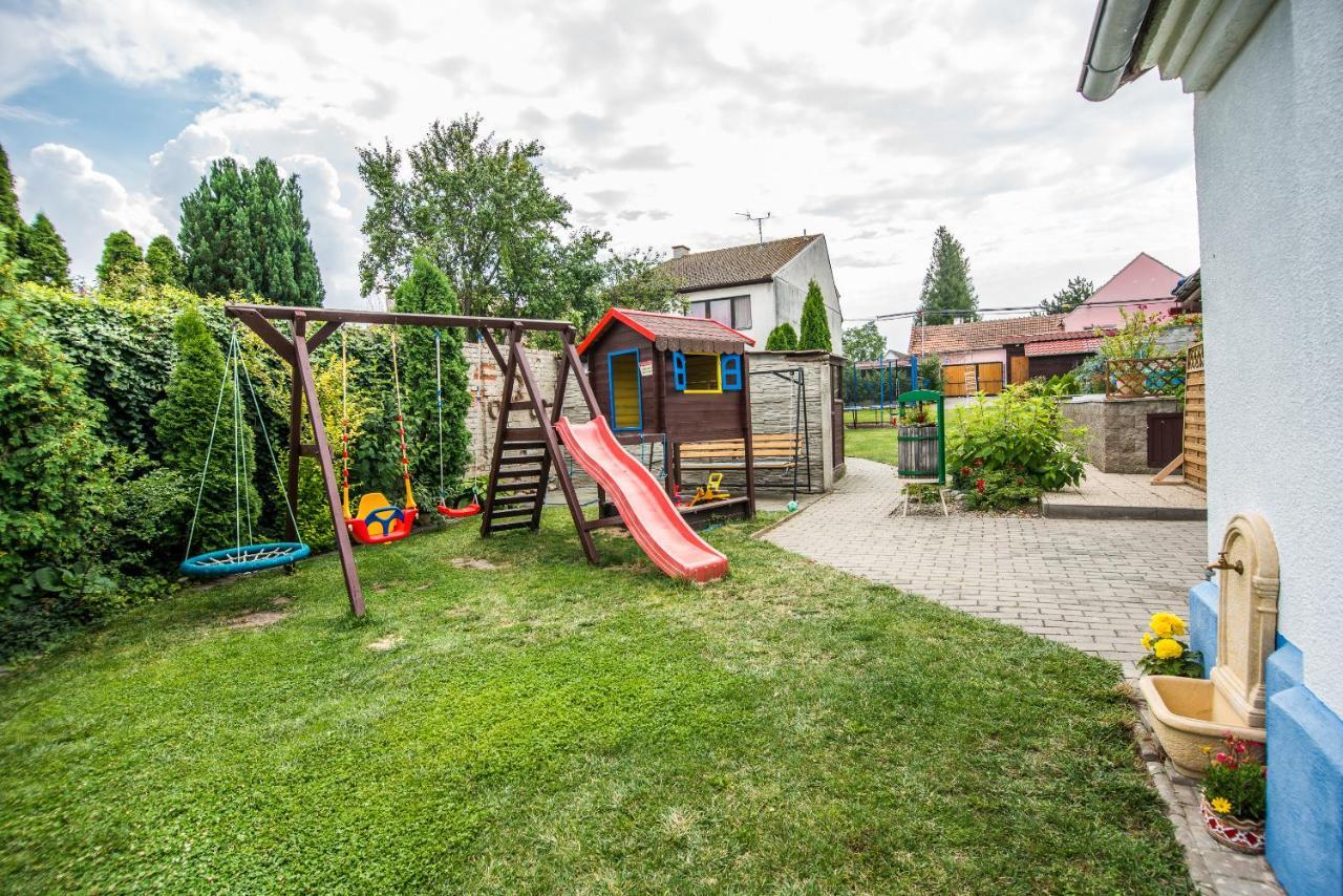 Malovany Dvorecek Dolní Dunajovice エクステリア 写真